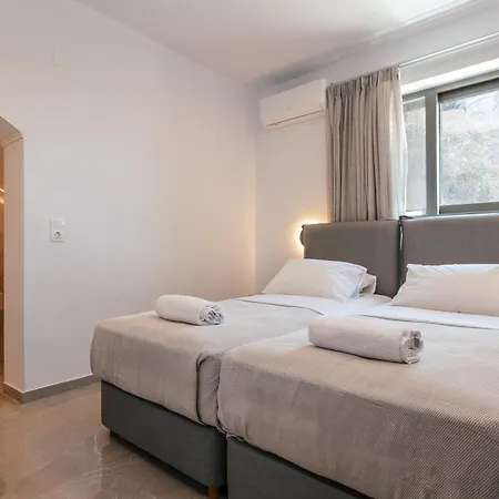 Epsilon Villa, Private Swimming Pool Garden, Panoramic Sunset