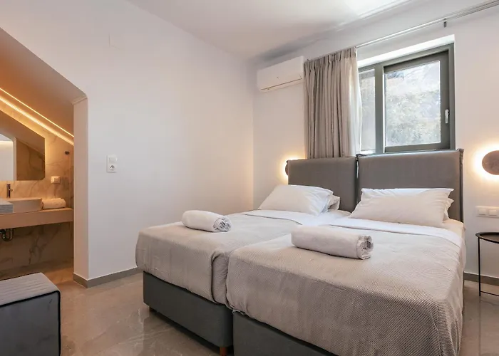 Epsilon Villa, Private Swimming Pool Garden, Panoramic Sunset